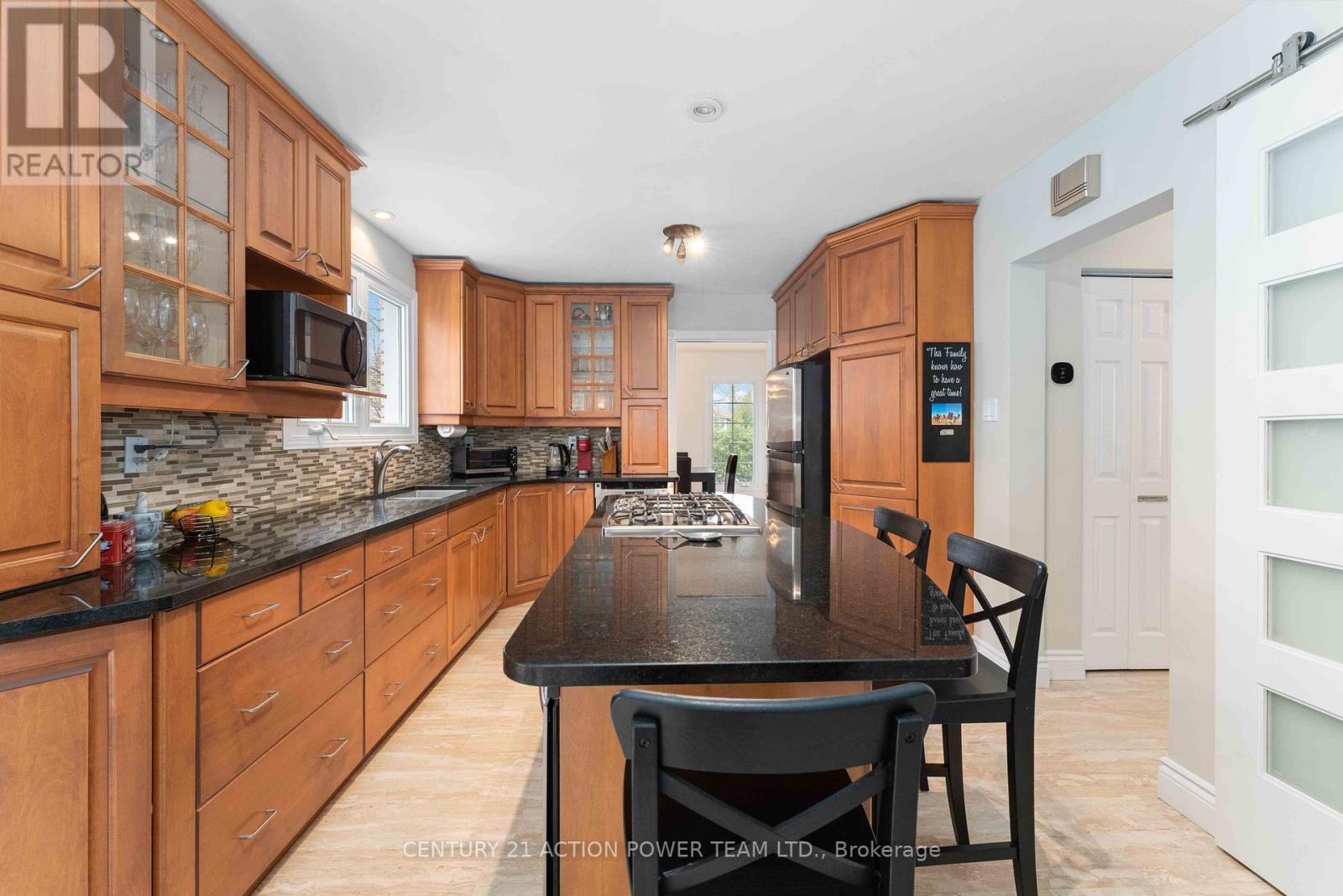 594 Noble Crescent, Ottawa, Ontario K1V 7H9 - Photo 10 - X12553346