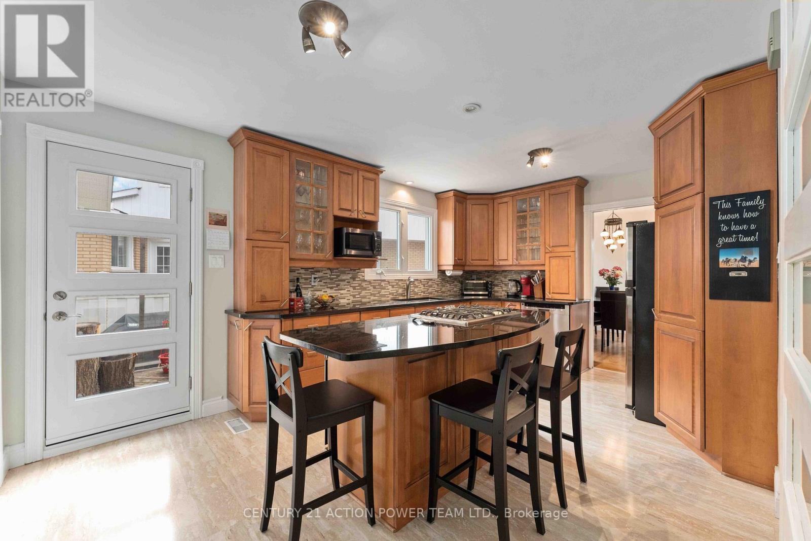 594 Noble Crescent, Ottawa, Ontario K1V 7H9 - Photo 11 - X12553346