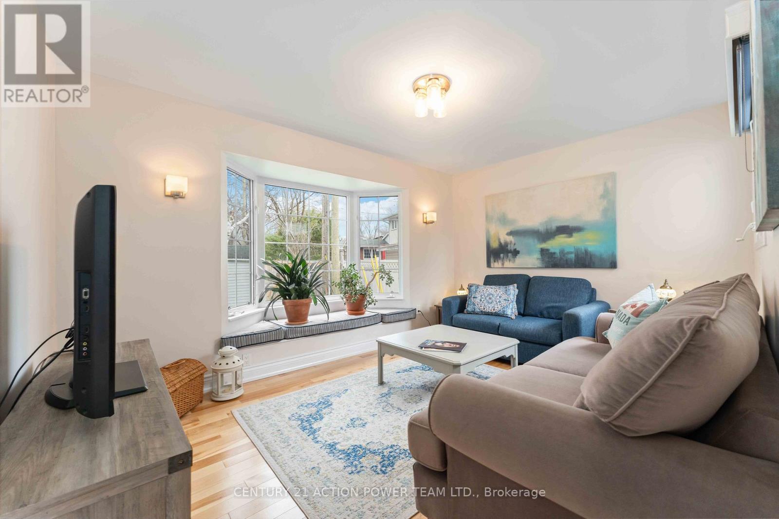 594 Noble Crescent, Ottawa, Ontario K1V 7H9 - Photo 12 - X12553346