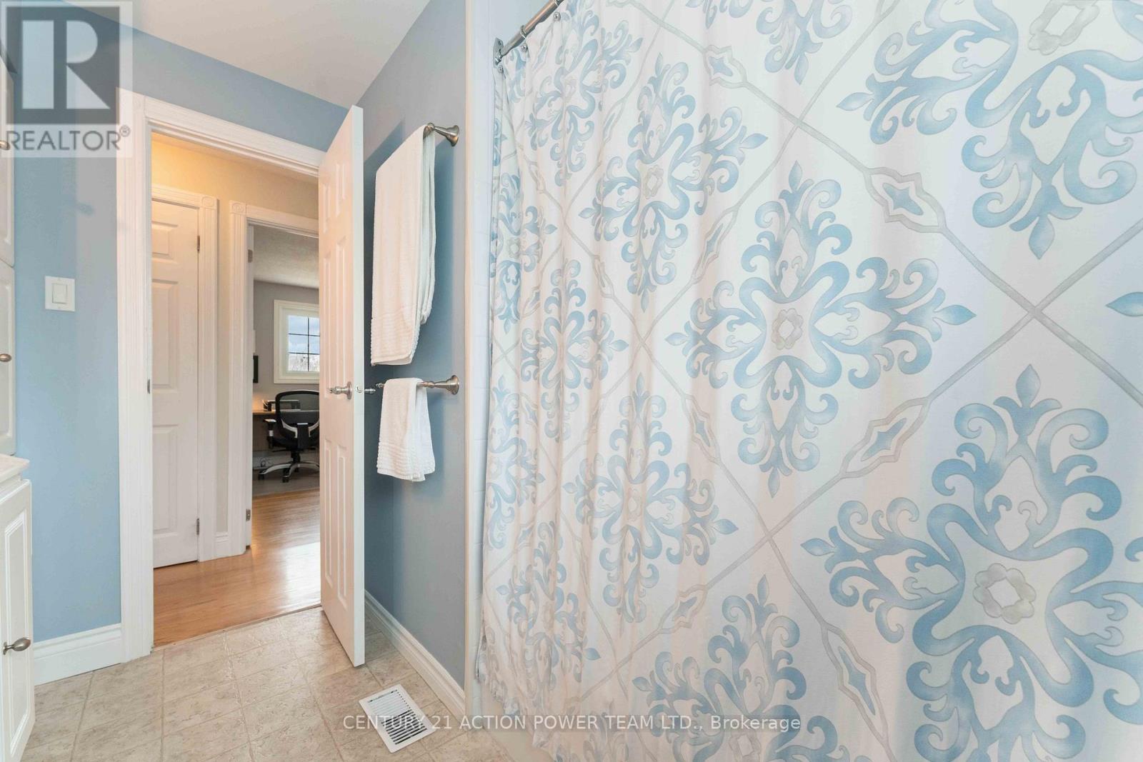 594 Noble Crescent, Ottawa, Ontario K1V 7H9 - Photo 18 - X12553346