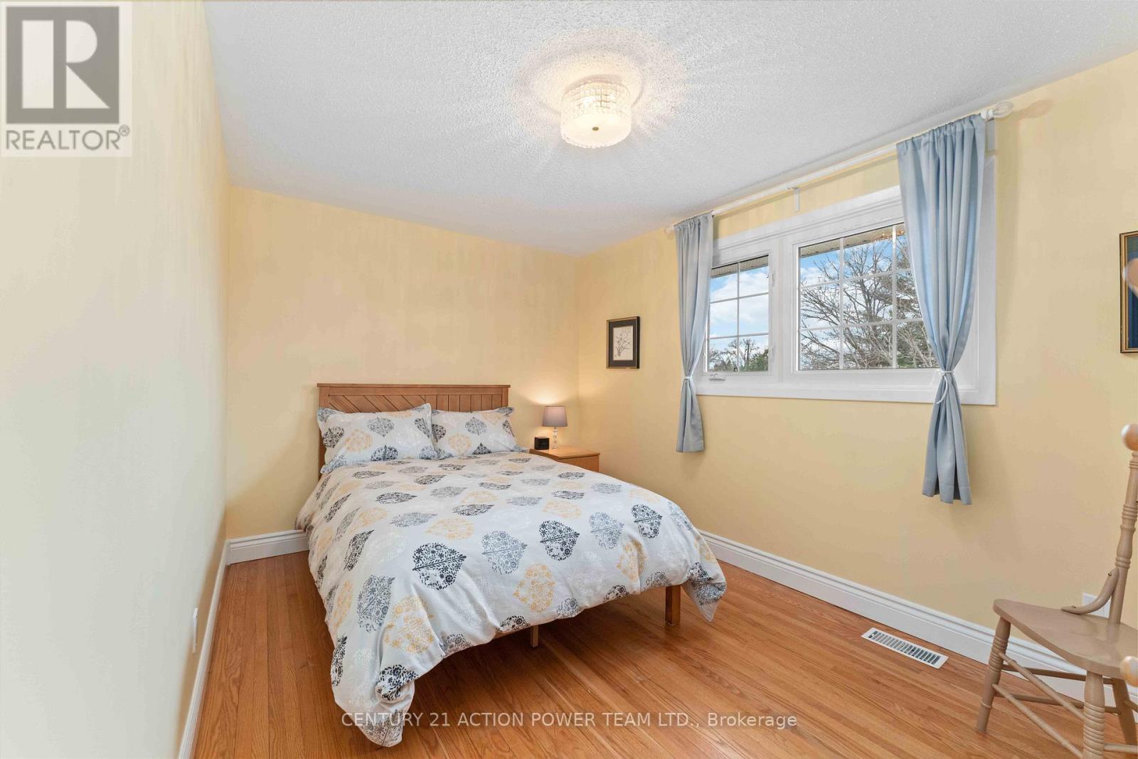 594 Noble Crescent, Ottawa, Ontario K1V 7H9 - Photo 20 - X12553346