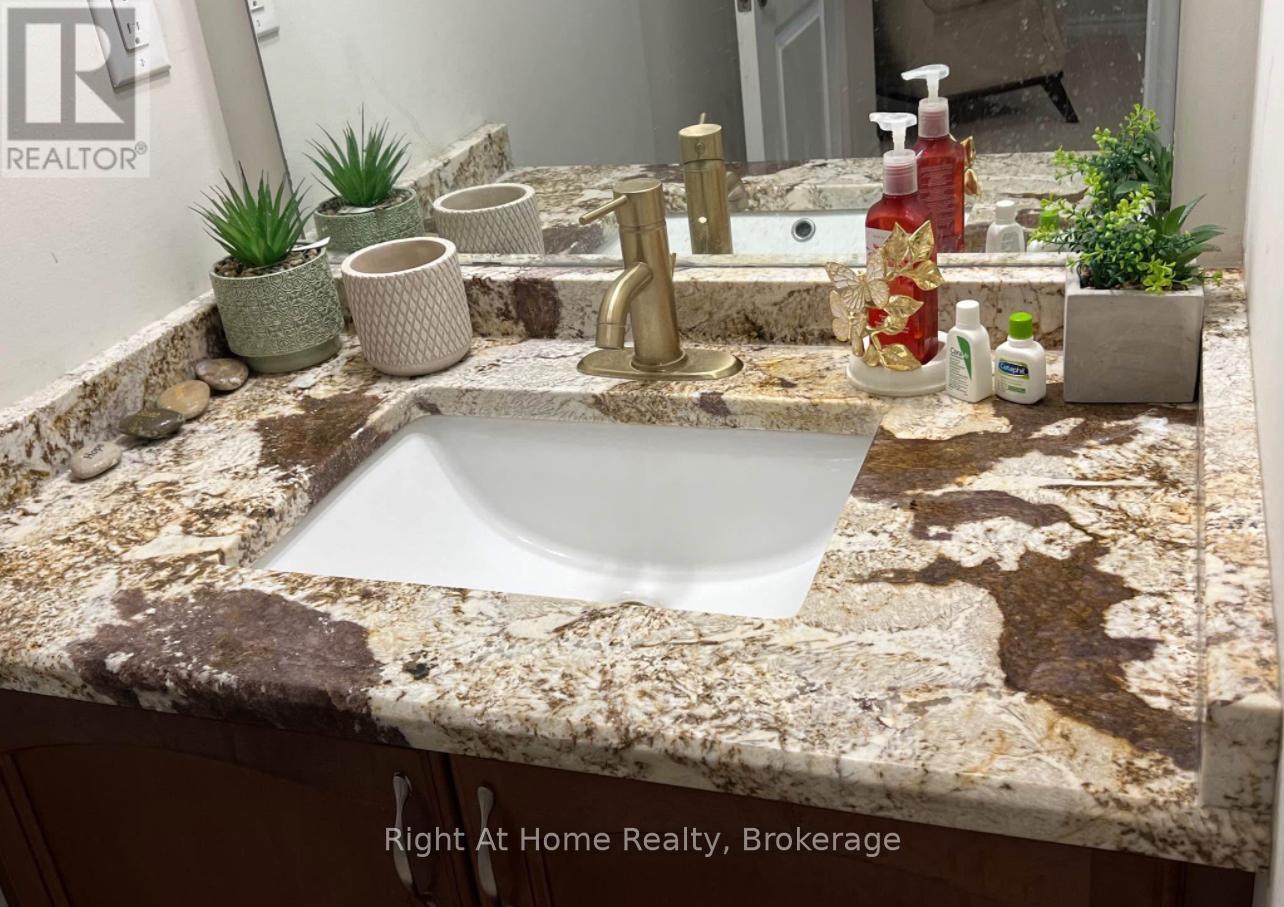 2nd Master Suite - 54 Pace Avenue, Brantford, Ontario N3S 0J2 - Photo 19 - X12553368