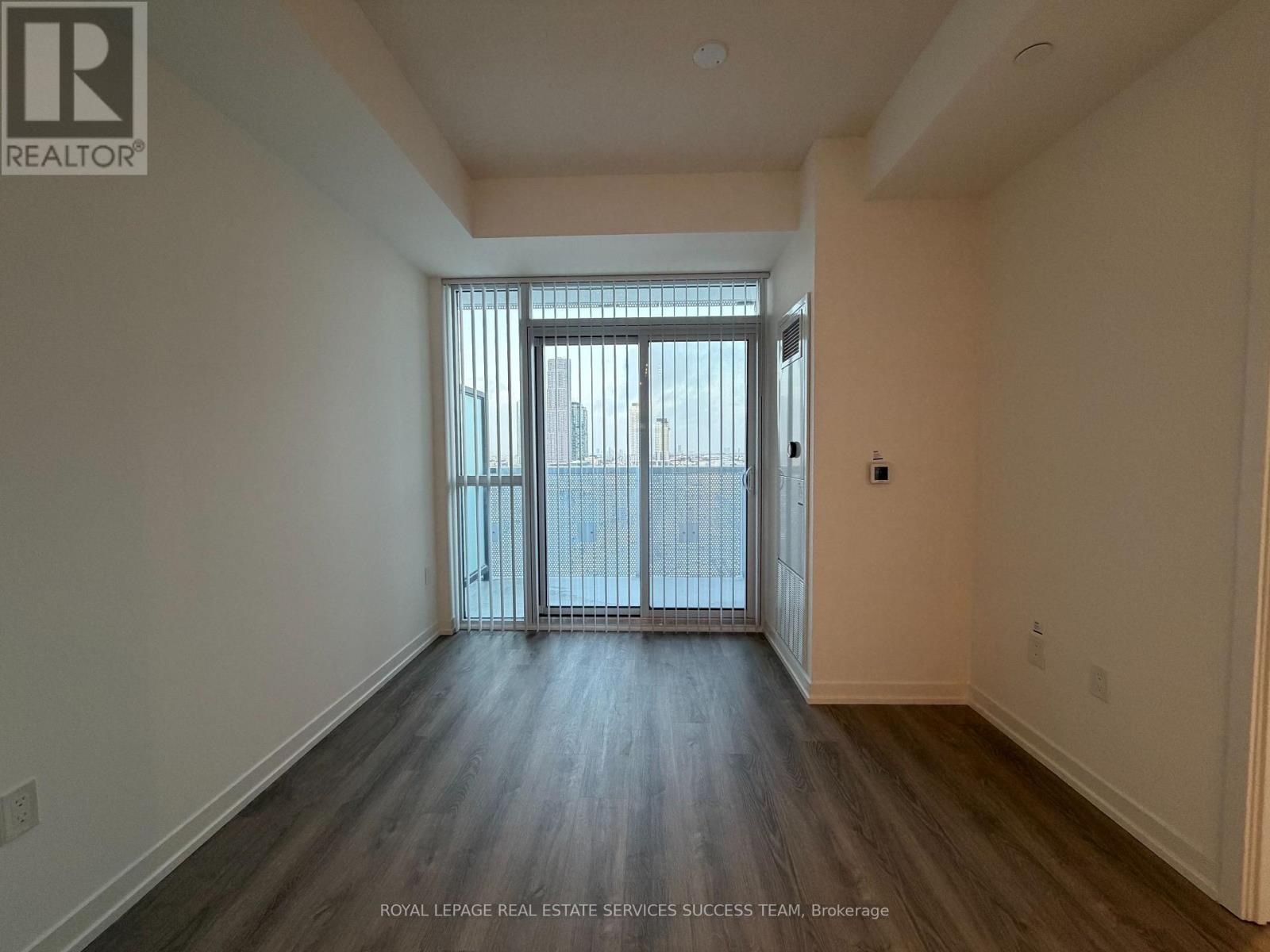 1107 - 8 Interchange Way, Vaughan, Ontario  L4K 0P9 - Photo 6 - N12531208