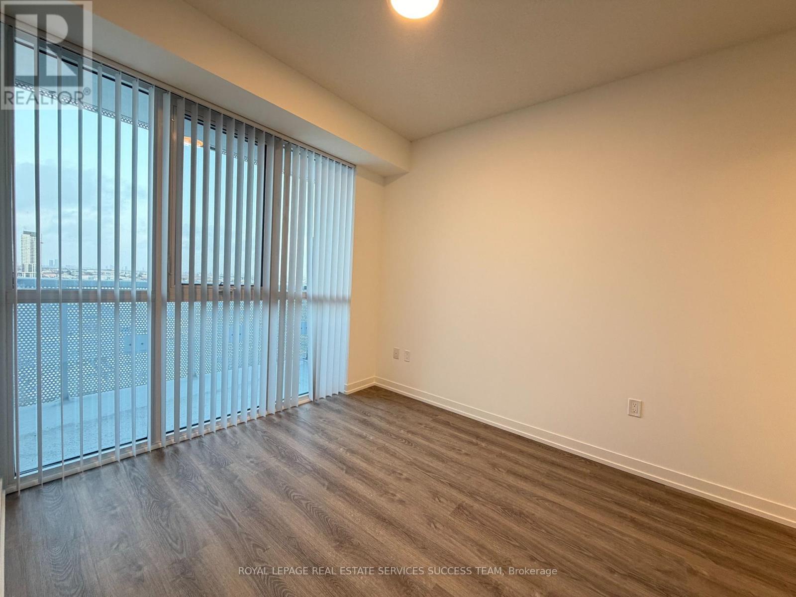 1107 - 8 Interchange Way, Vaughan, Ontario  L4K 0P9 - Photo 10 - N12531208