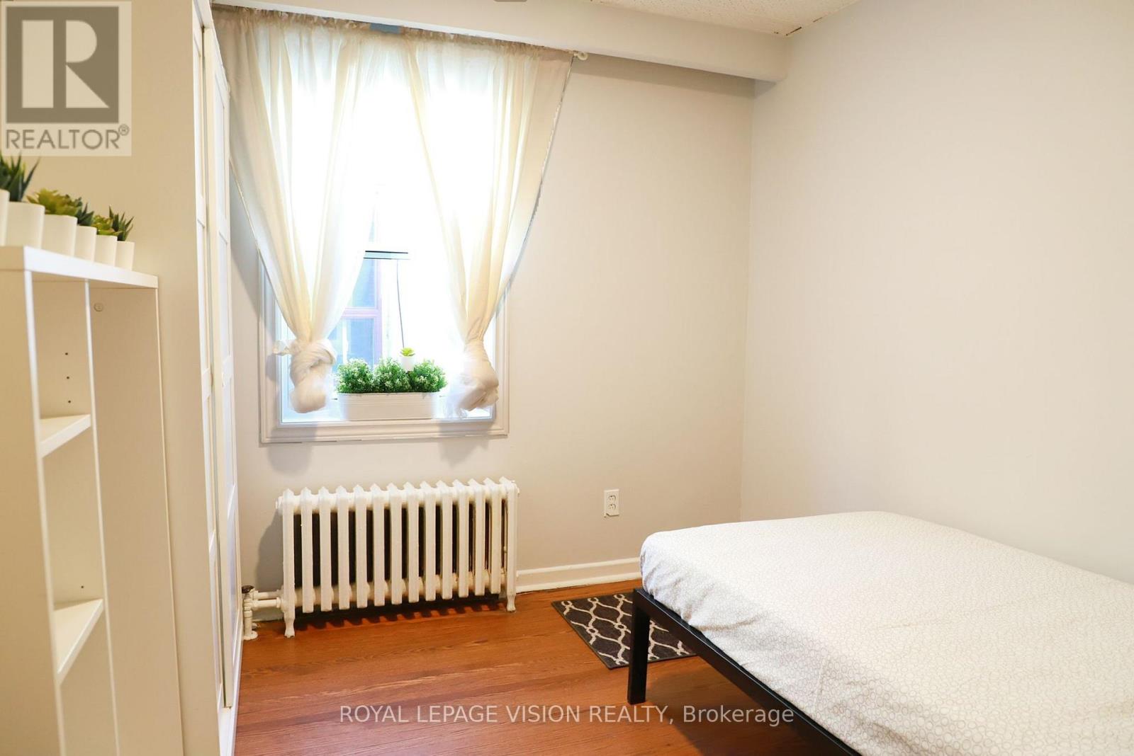 1242 Danforth Avenue, Toronto, Ontario  M4J 1M6 - Photo 13 - E12553358