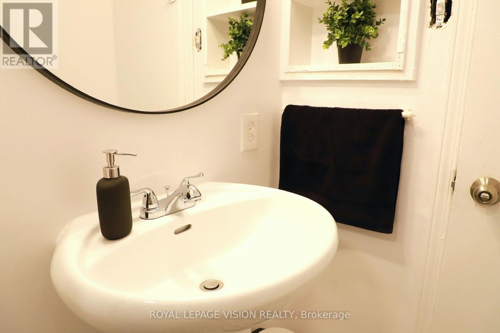 1242 Danforth Avenue, Toronto, Ontario  M4J 1M6 - Photo 19 - E12553358