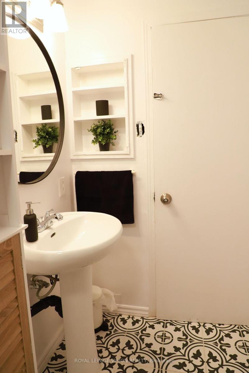 1242 Danforth Avenue, Toronto, Ontario  M4J 1M6 - Photo 5 - E12553358