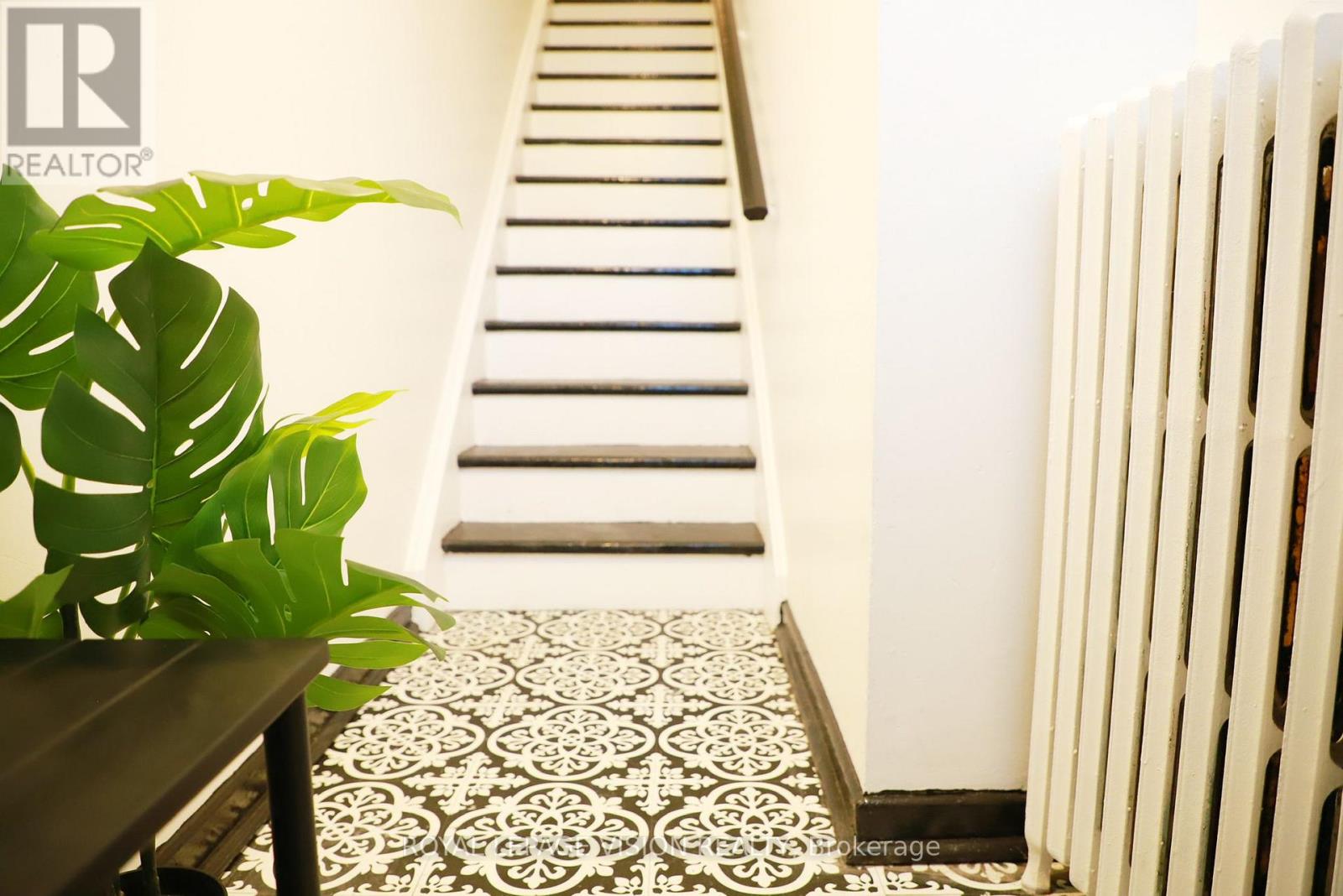 1242 Danforth Avenue, Toronto, Ontario  M4J 1M6 - Photo 8 - E12553358