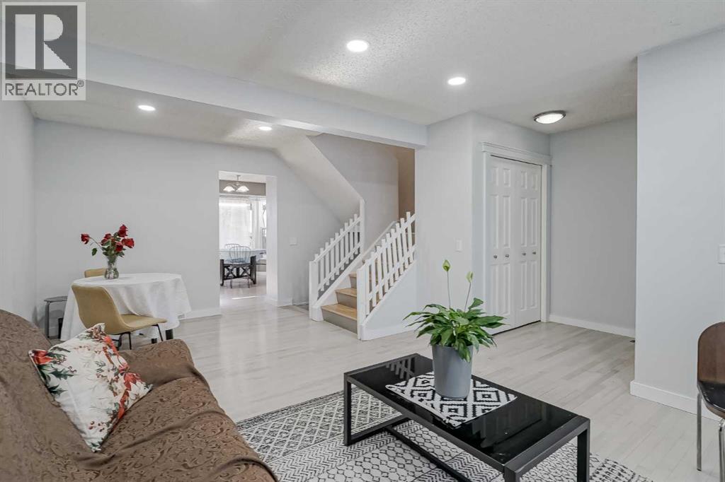 72 Strathcona Crescent, Calgary, Alberta  T3H 1L1 - Photo 13 - A2263280