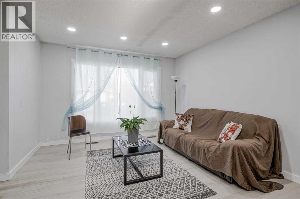 72 Strathcona Crescent, Calgary, Alberta  T3H 1L1 - Photo 6 - A2263280