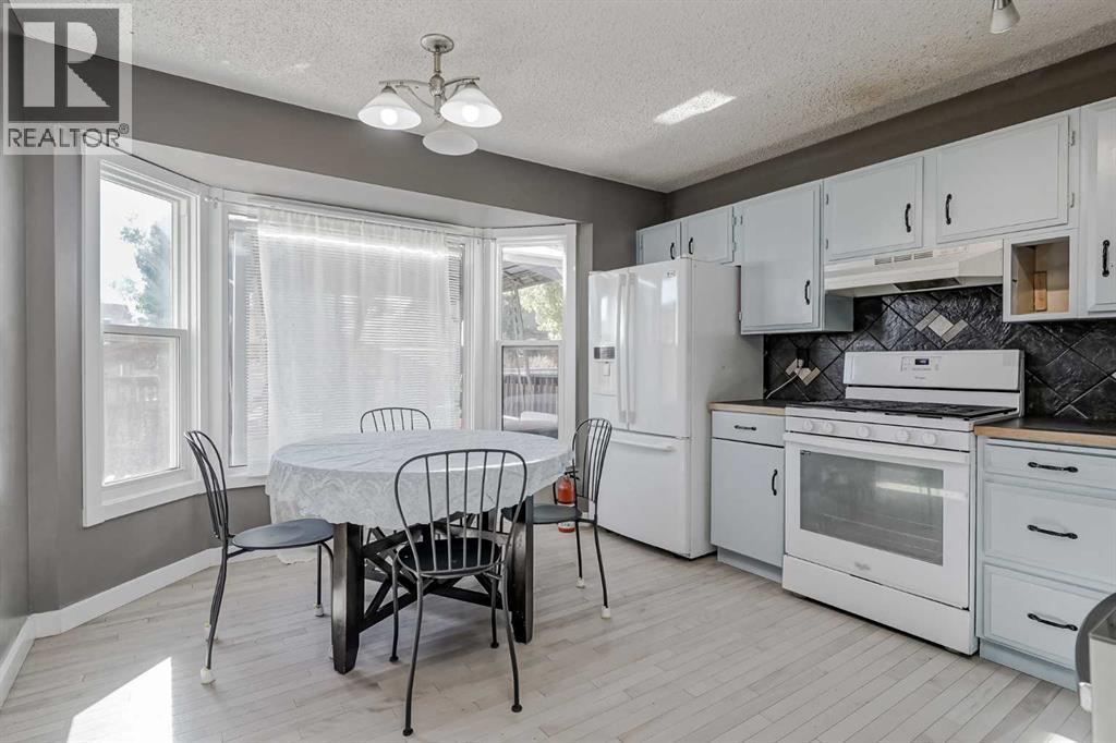 72 Strathcona Crescent, Calgary, Alberta  T3H 1L1 - Photo 9 - A2263280