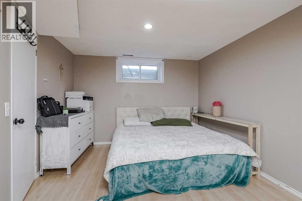 72 Strathcona Crescent, Calgary, Alberta  T3H 1L1 - Photo 23 - A2263280