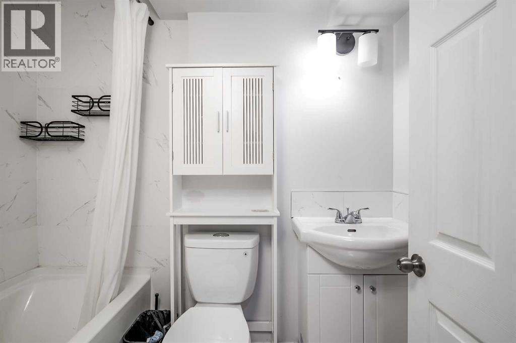 72 Strathcona Crescent, Calgary, Alberta  T3H 1L1 - Photo 26 - A2263280