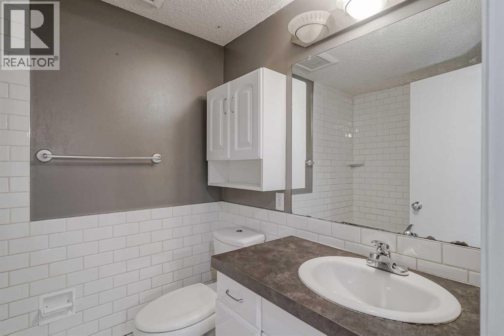 72 Strathcona Crescent, Calgary, Alberta  T3H 1L1 - Photo 21 - A2263280