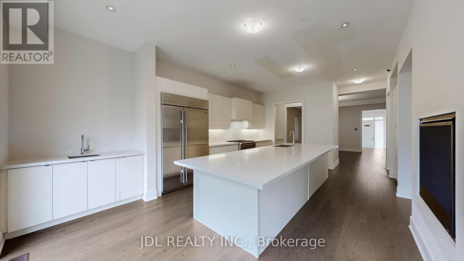 97 Milky Way Drive, Richmond Hill, Ontario  L4C 4M8 - Photo 6 - N12553302