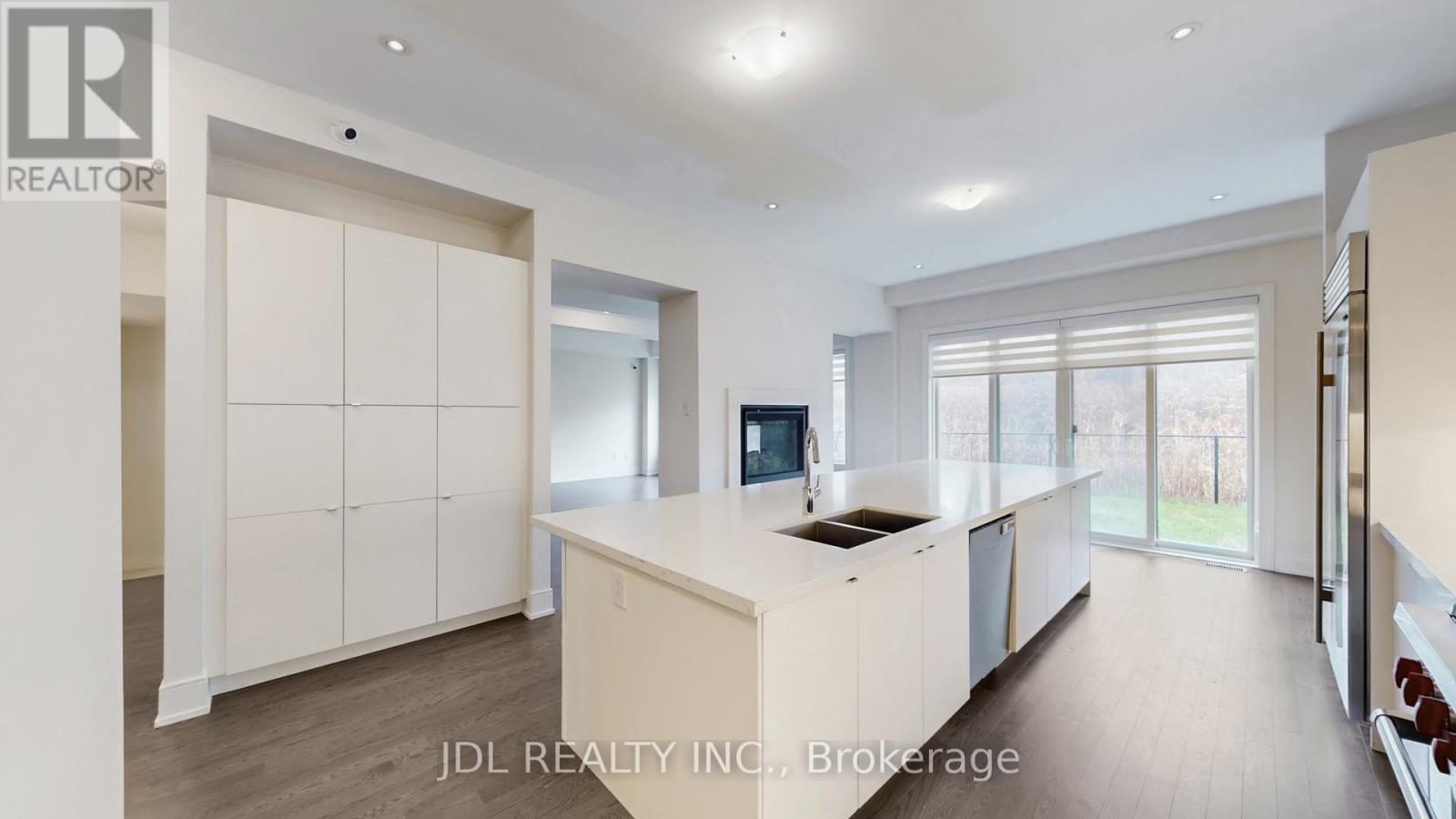 97 Milky Way Drive, Richmond Hill, Ontario  L4C 4M8 - Photo 7 - N12553302