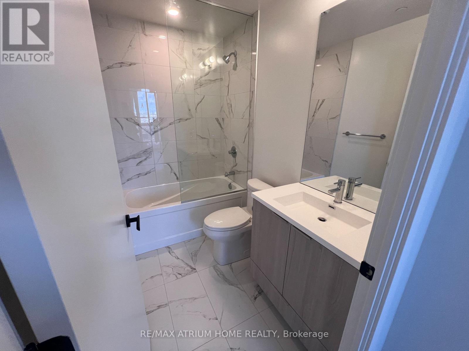 1907 - 8 Interchange Way, Vaughan, Ontario  L4K 0P9 - Photo 8 - N12553308