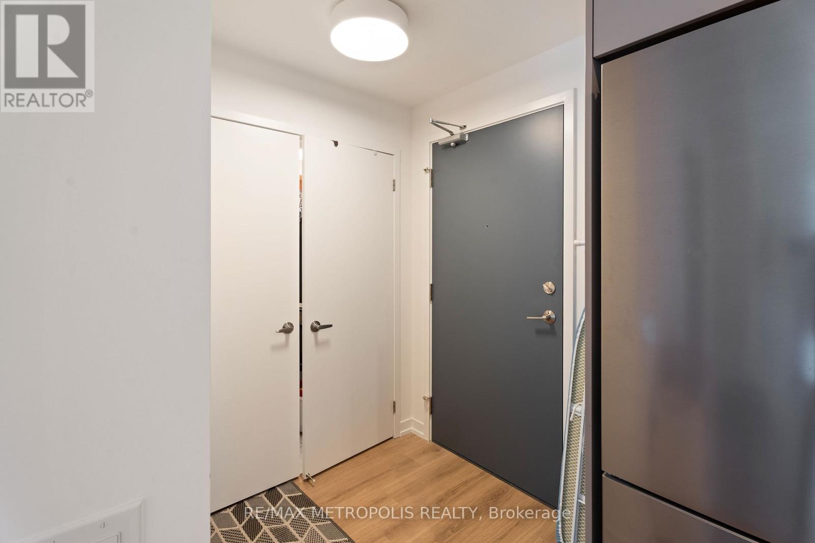 518 - 2485 Eglinton Avenue, Mississauga, Ontario  L5M 2T1 - Photo 3 - W12553332