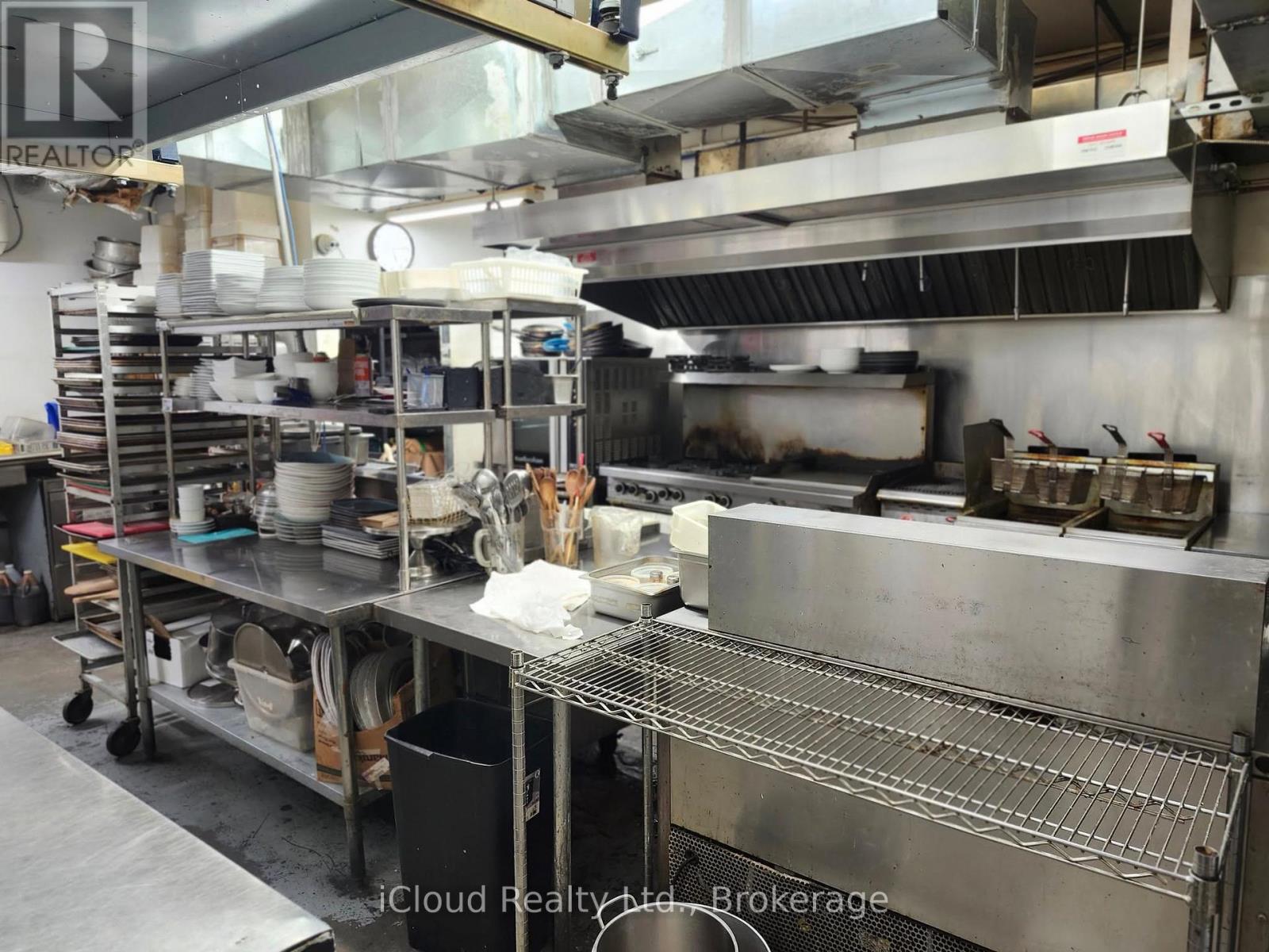 343 Kerr Street, Oakville, Ontario  L6K 3B7 - Photo 12 - W12553370