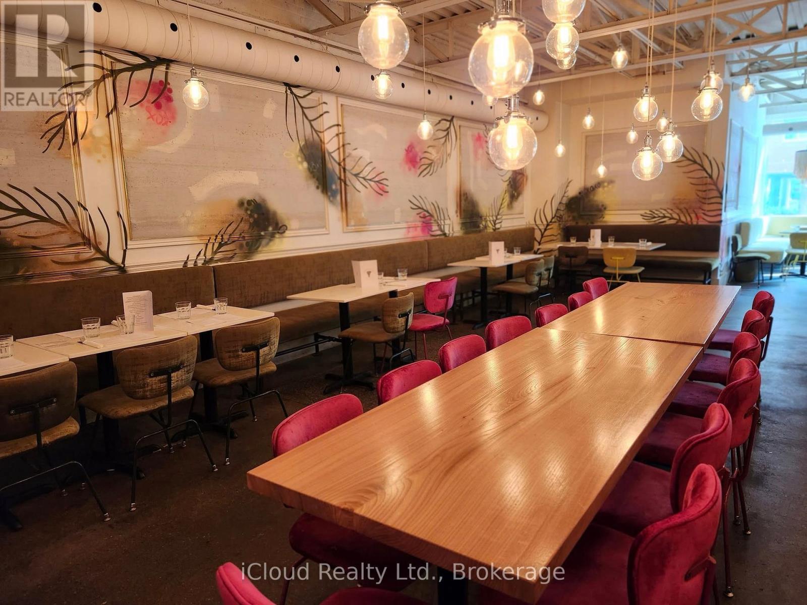 343 Kerr Street, Oakville, Ontario  L6K 3B7 - Photo 9 - W12553370