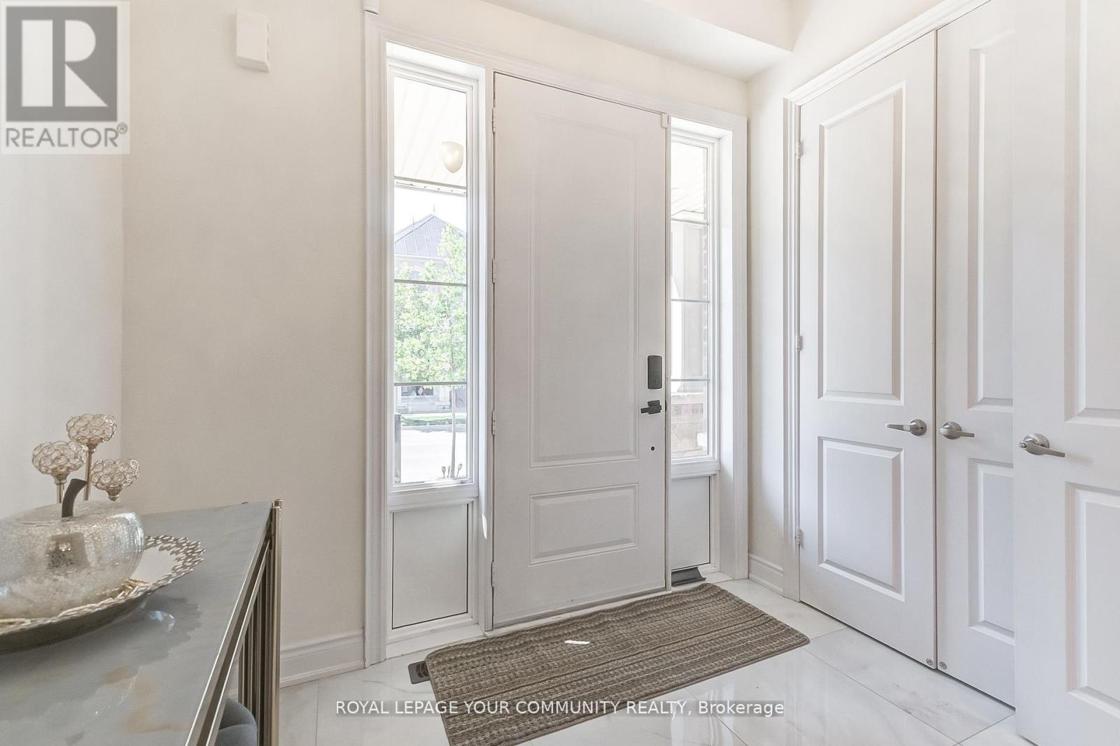 30 Marvin Avenue, Oakville, Ontario  L6H 0Z8 - Photo 2 - W12553378