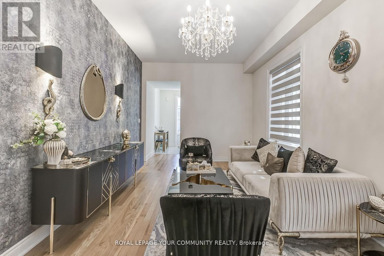 30 Marvin Avenue, Oakville, Ontario  L6H 0Z8 - Photo 3 - W12553378