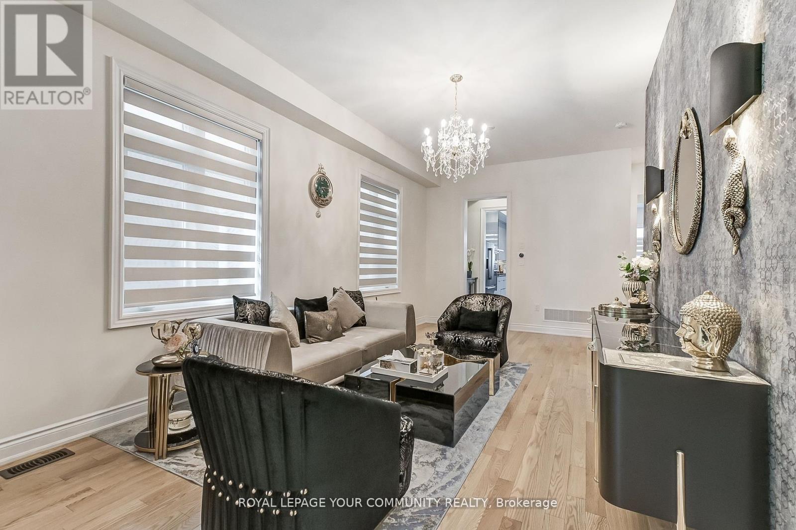 30 Marvin Avenue, Oakville, Ontario  L6H 0Z8 - Photo 4 - W12553378