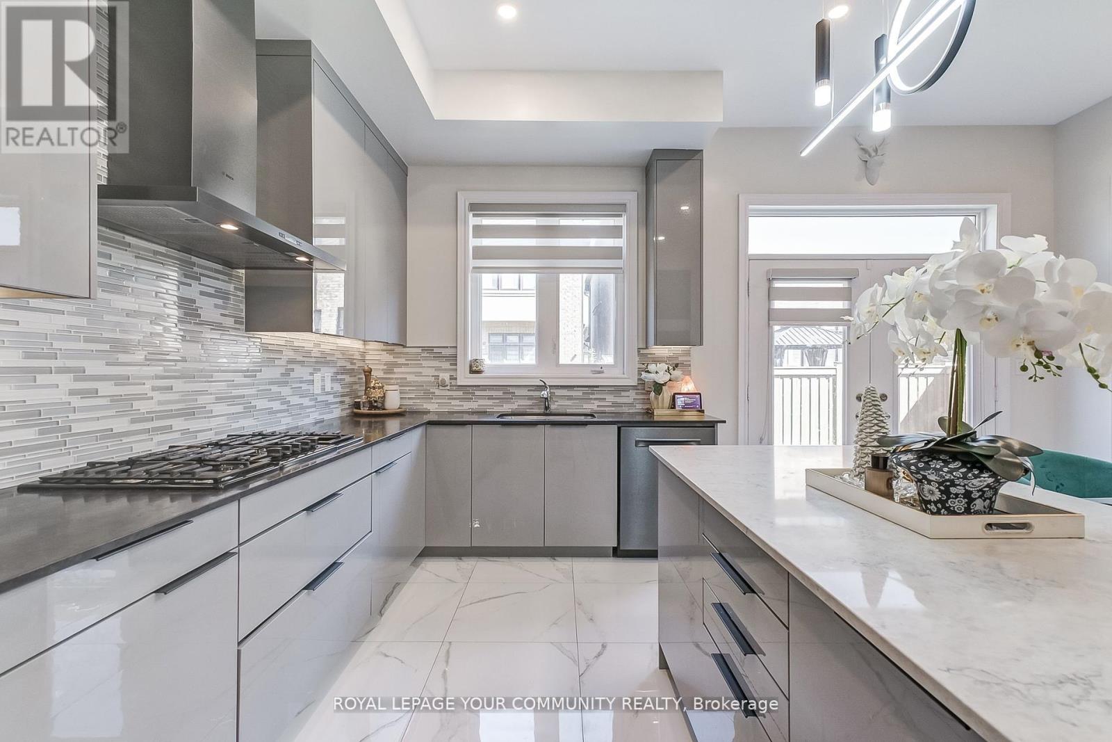 30 Marvin Avenue, Oakville, Ontario  L6H 0Z8 - Photo 7 - W12553378