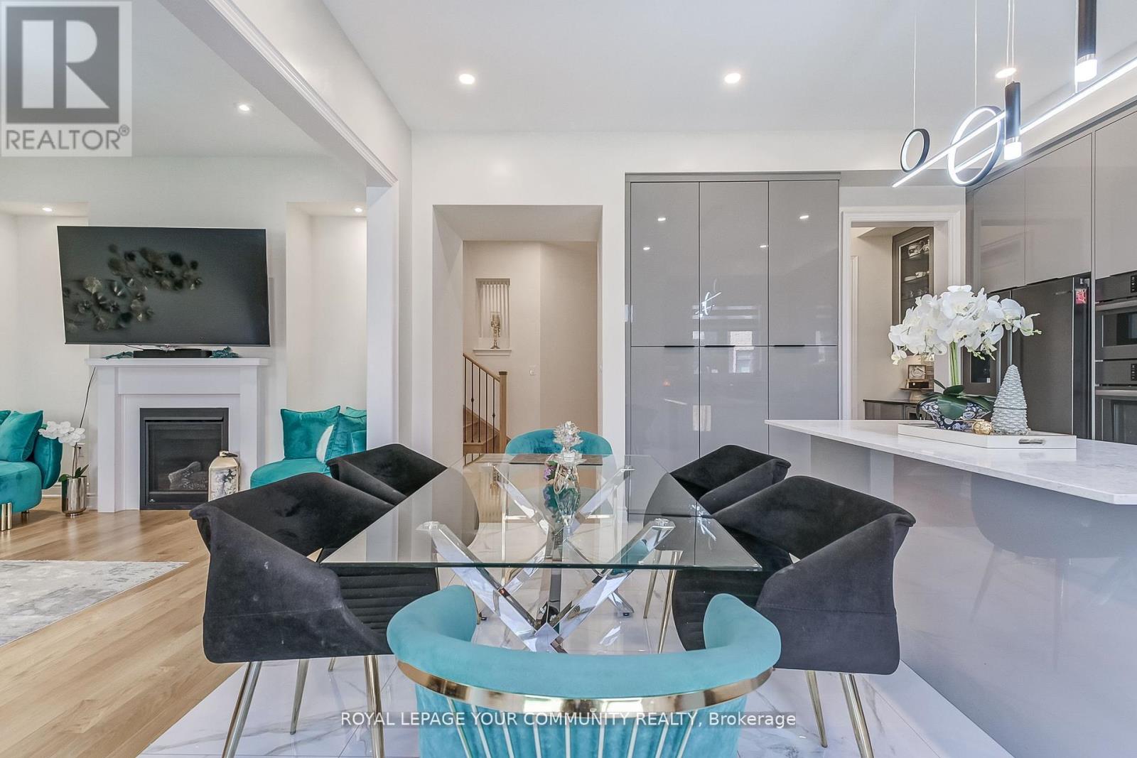 30 Marvin Avenue, Oakville, Ontario  L6H 0Z8 - Photo 9 - W12553378