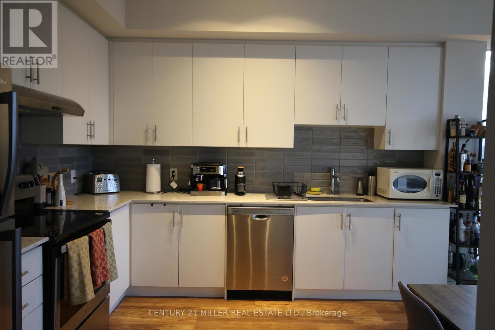 601 - 340 Plains Road E, Burlington, Ontario L7T 4H7 - Photo 10 - W12551766