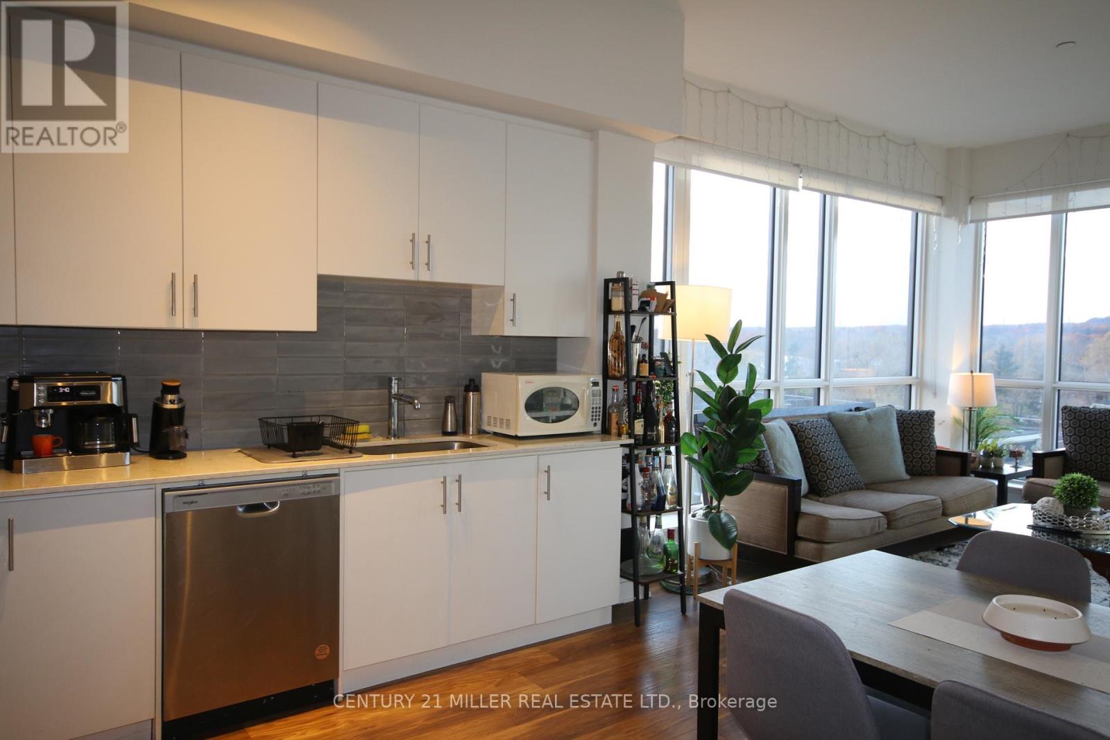 601 - 340 Plains Road E, Burlington, Ontario L7T 4H7 - Photo 11 - W12551766