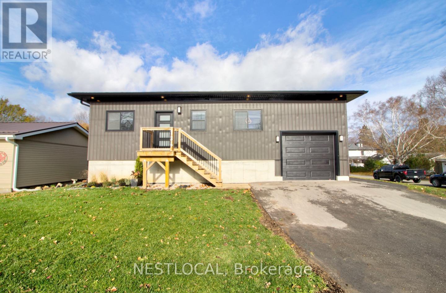 134 Aiken Street, Meaford, Ontario  N4L 1B3 - Photo 2 - X12553338