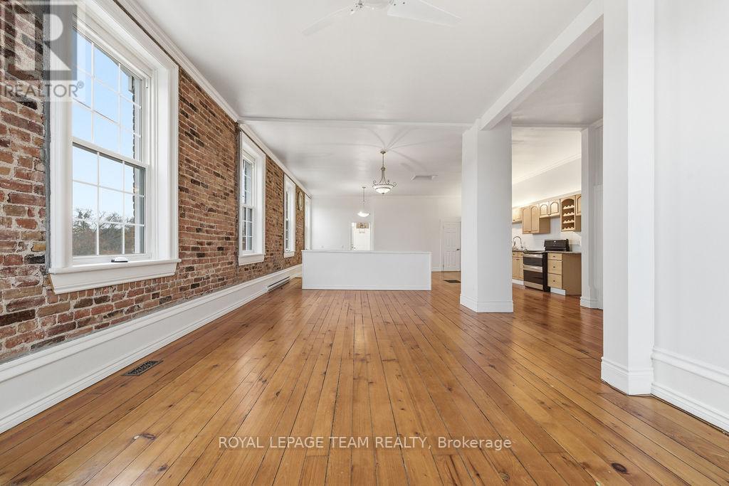 4 Elgin Street W, Arnprior, Ontario  K7S 1N3 - Photo 19 - X12553398