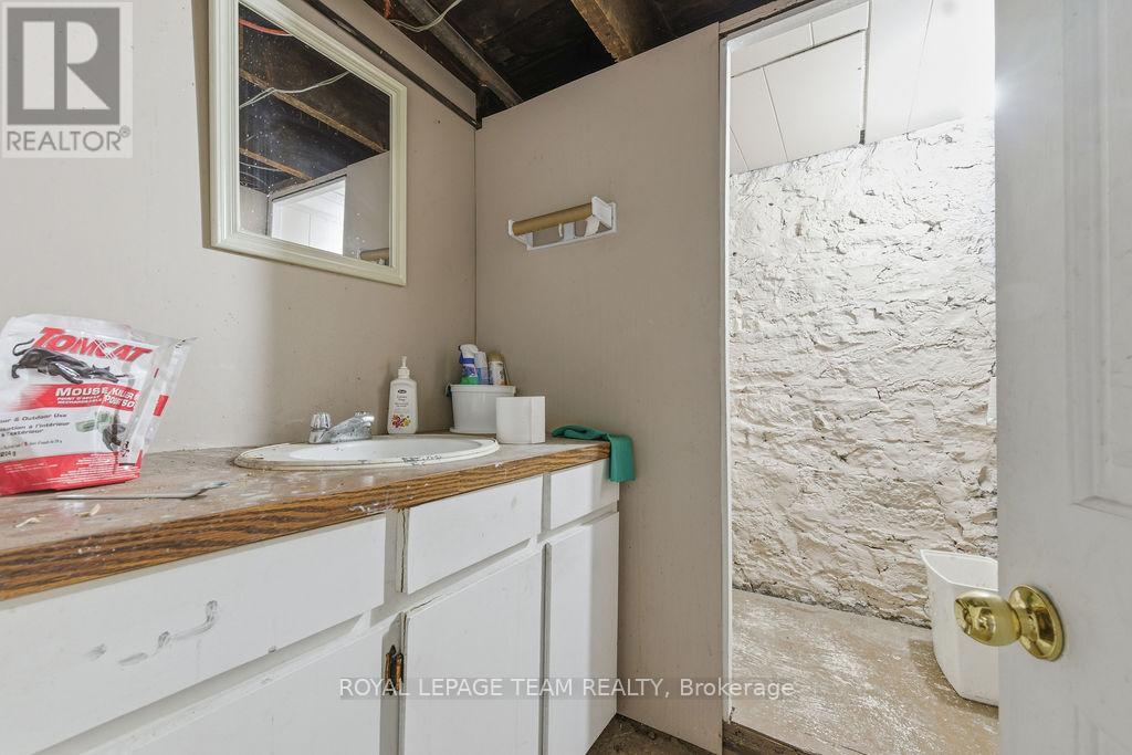 4 Elgin Street W, Arnprior, Ontario  K7S 1N3 - Photo 34 - X12553398