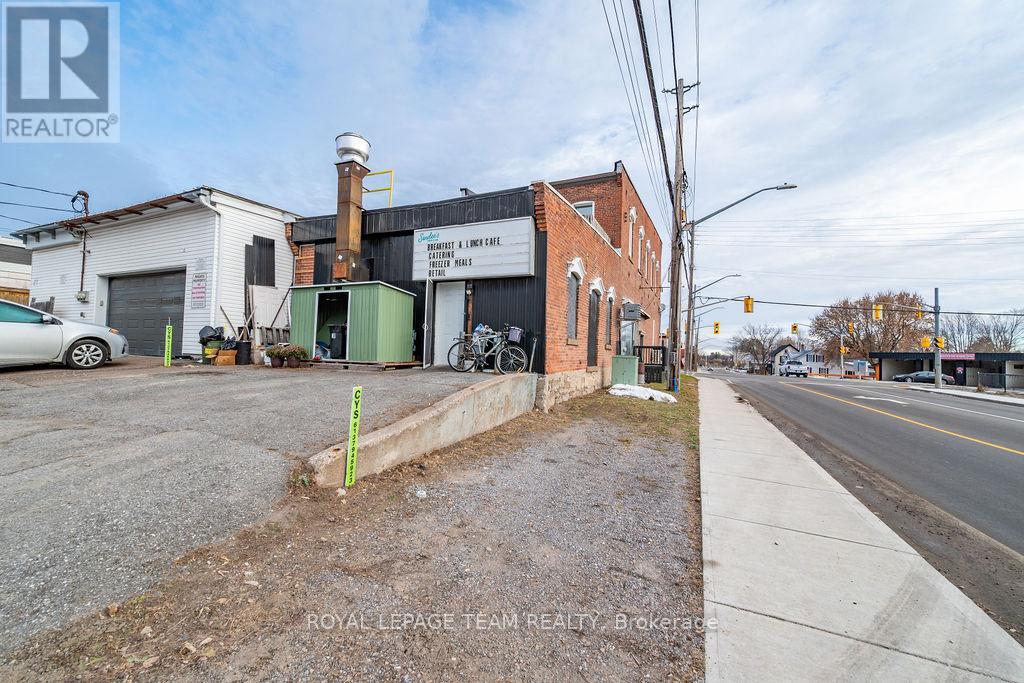 4 Elgin Street W, Arnprior, Ontario  K7S 1N3 - Photo 35 - X12553398