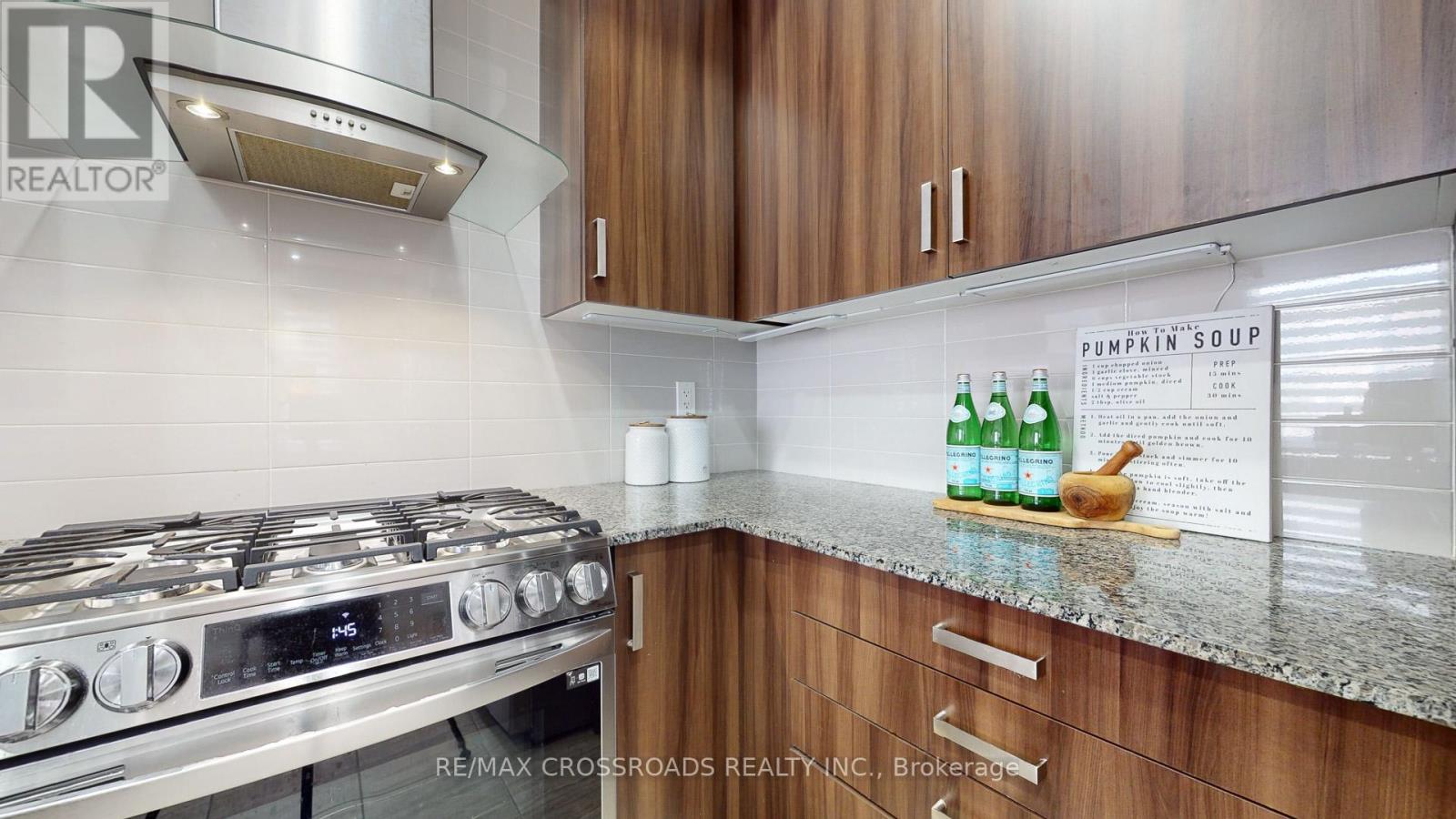 305 Clay Stones Street, Newmarket, Ontario L3X 0M1 - Photo 20 - N12553362