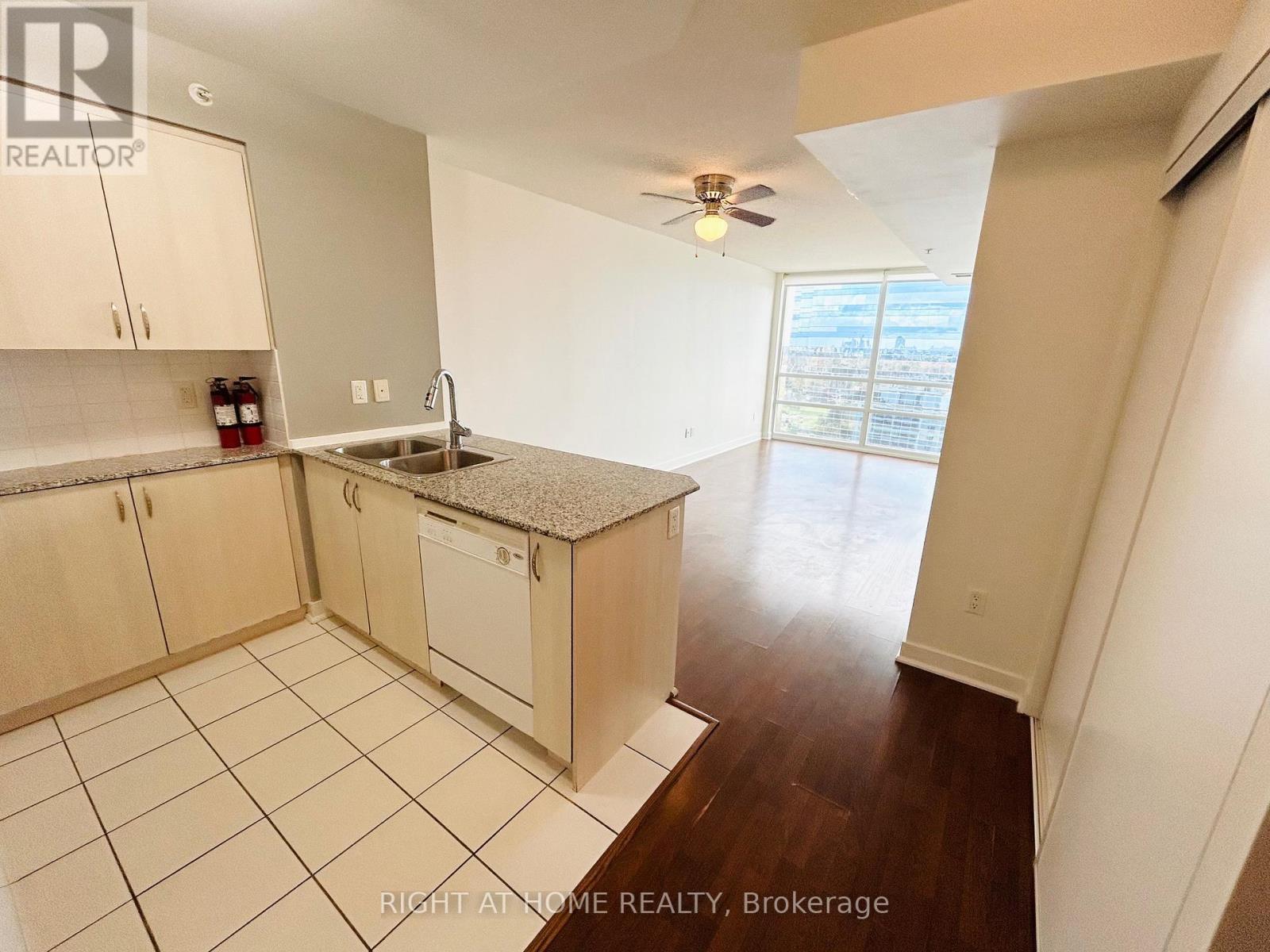 1708 - 5740 Yonge Street, Toronto, Ontario  M2M 0B1 - Photo 4 - C12553388