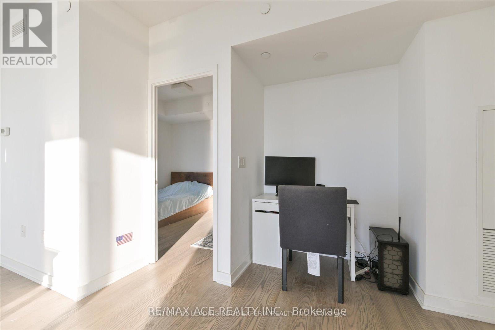 4408 - 11 Wellesley Street, Toronto, Ontario  M4Y 1E8 - Photo 14 - C12553404