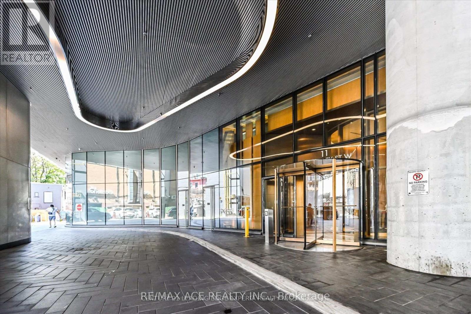 4408 - 11 Wellesley Street, Toronto, Ontario  M4Y 1E8 - Photo 4 - C12553404