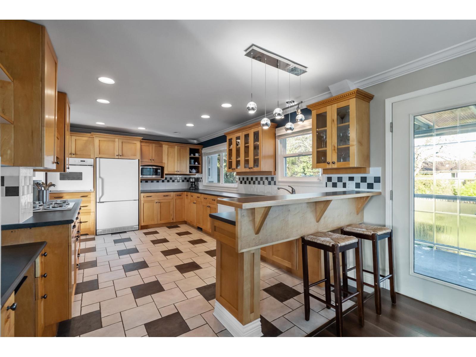 15531 Roper Avenue, White Rock, British Columbia  V4B 2G4 - Photo 11 - R3029492