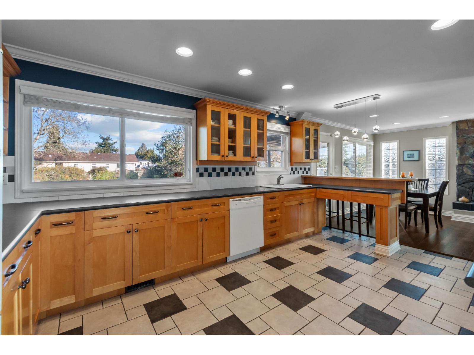 15531 Roper Avenue, White Rock, British Columbia  V4B 2G4 - Photo 12 - R3029492