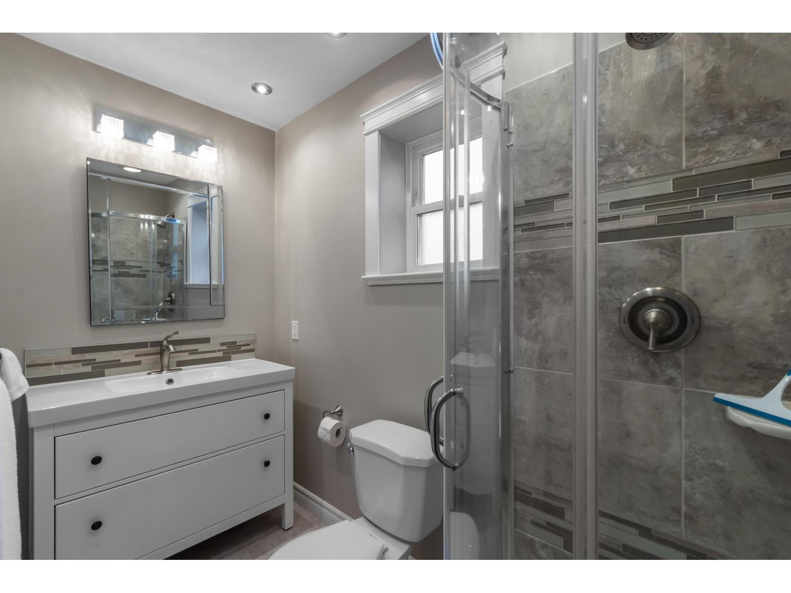 15531 Roper Avenue, White Rock, British Columbia  V4B 2G4 - Photo 33 - R3029492