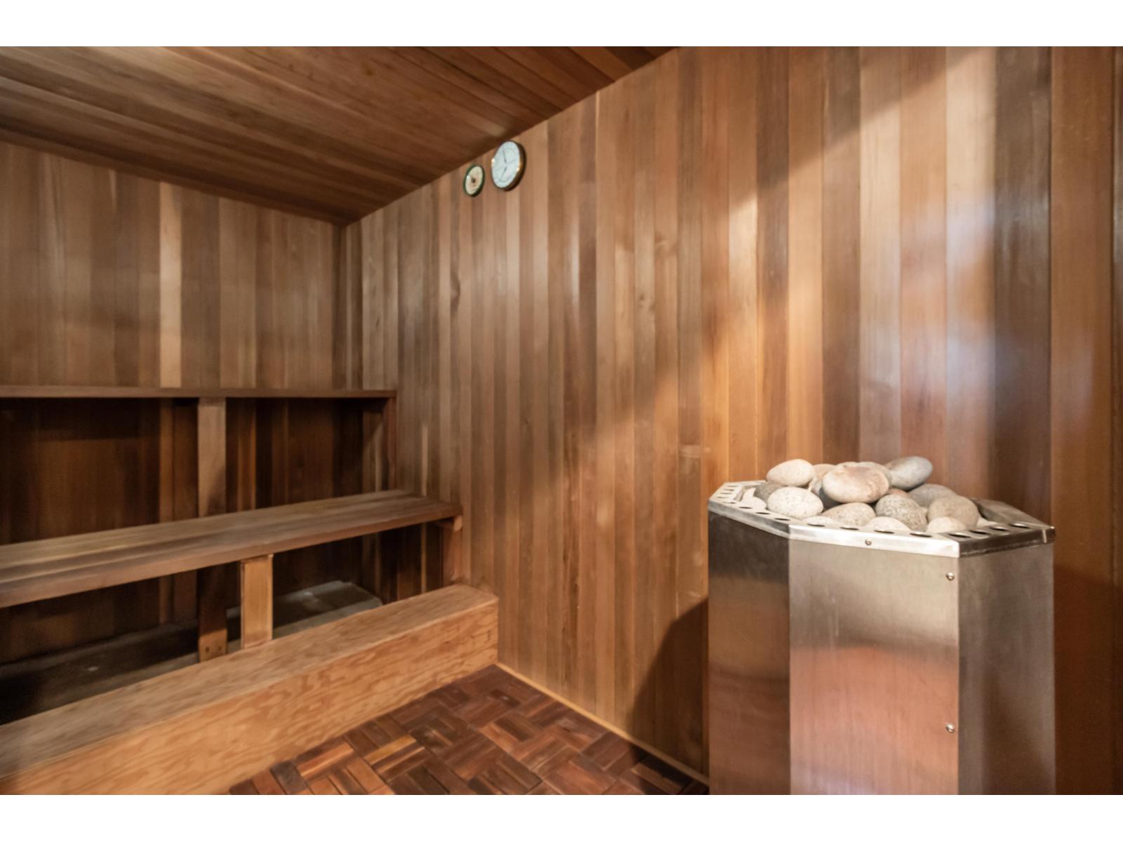 15531 Roper Avenue, White Rock, British Columbia  V4B 2G4 - Photo 34 - R3029492