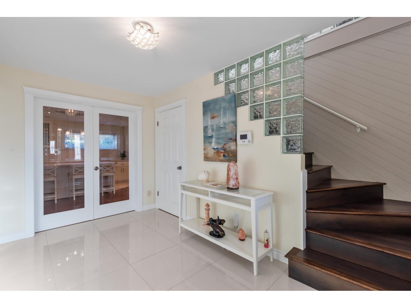 15531 Roper Avenue, White Rock, British Columbia  V4B 2G4 - Photo 4 - R3029492