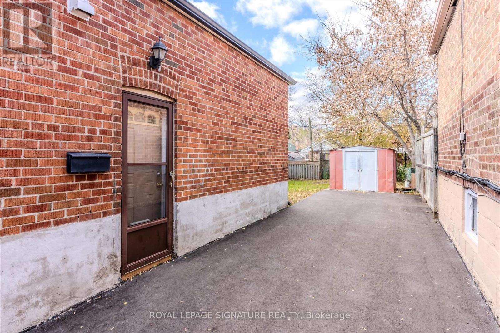 136 Meighen Avenue, Toronto, Ontario M4B 2H9 - Photo 10 - E12553298