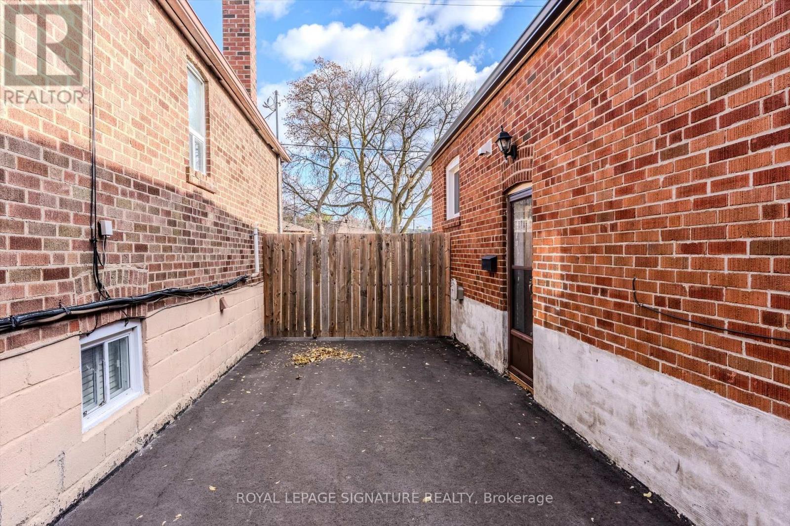 136 Meighen Avenue, Toronto, Ontario M4B 2H9 - Photo 11 - E12553298