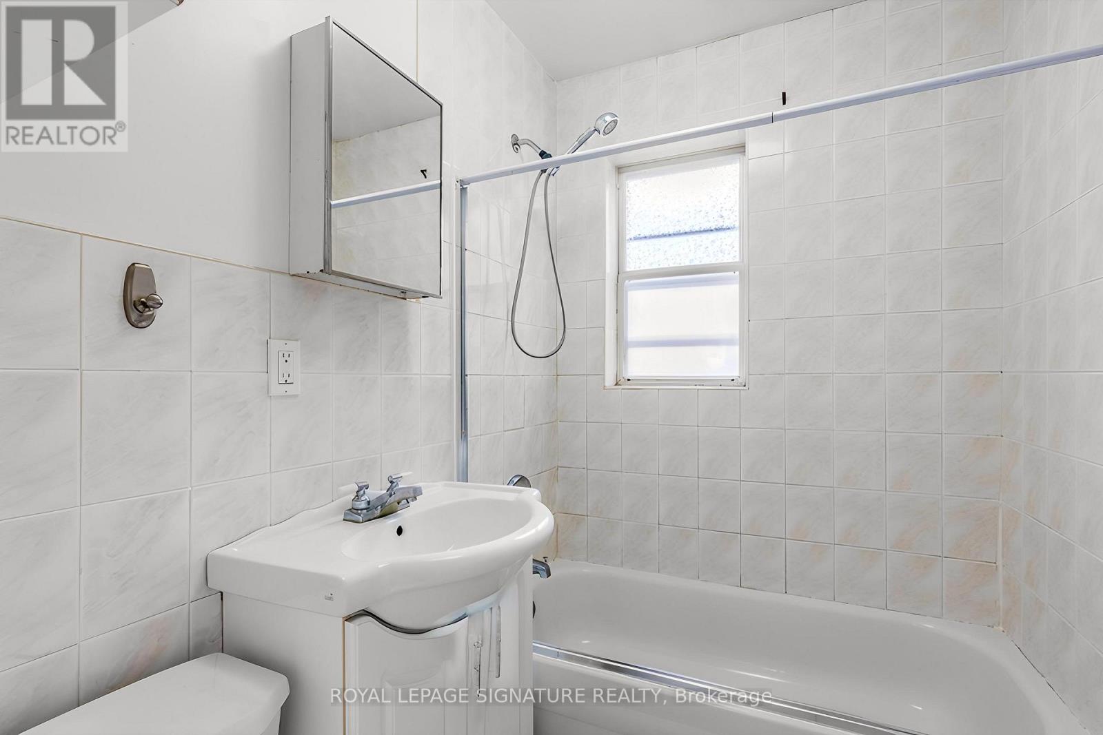 136 Meighen Avenue, Toronto, Ontario M4B 2H9 - Photo 27 - E12553298