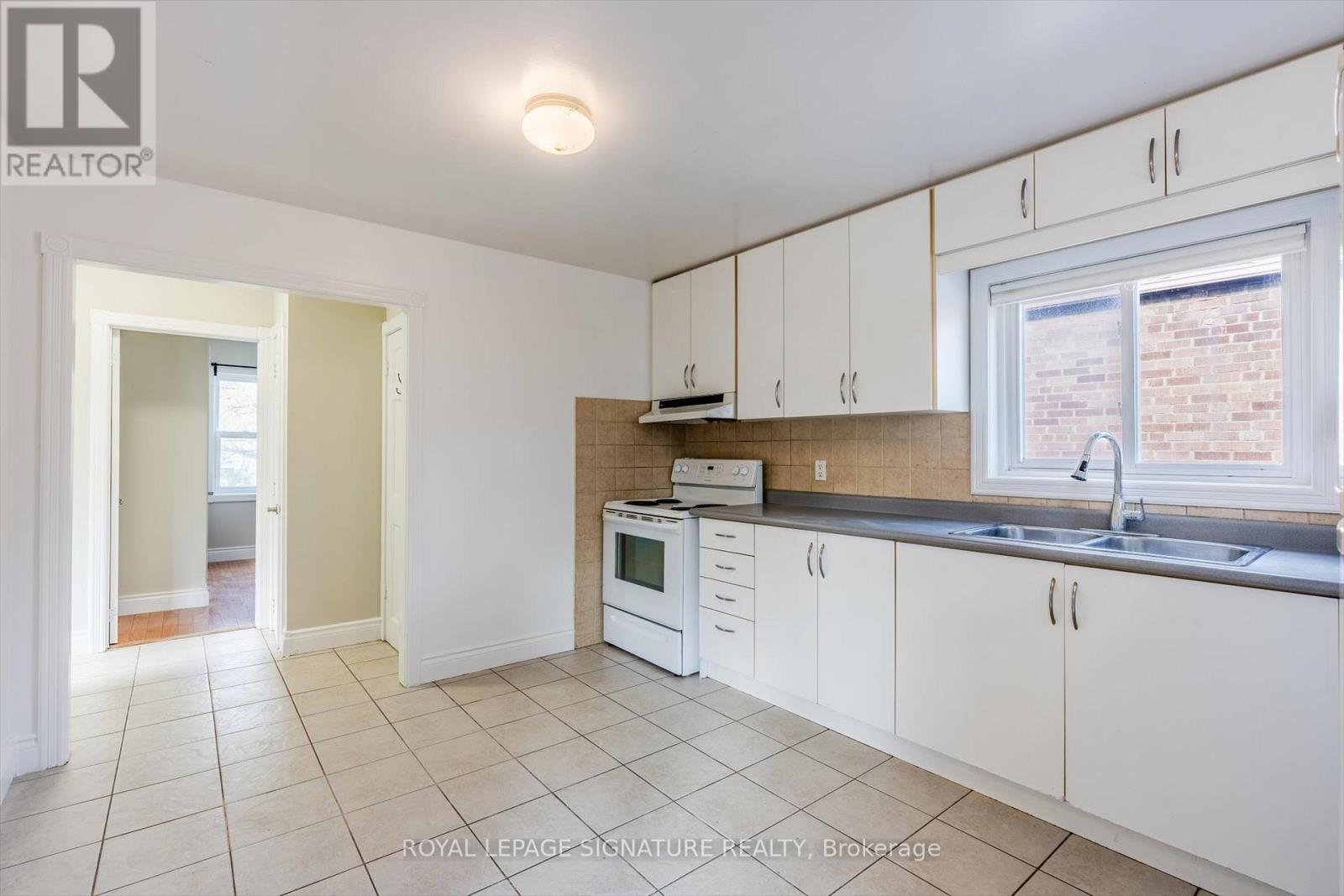 136 Meighen Avenue, Toronto, Ontario M4B 2H9 - Photo 17 - E12553298