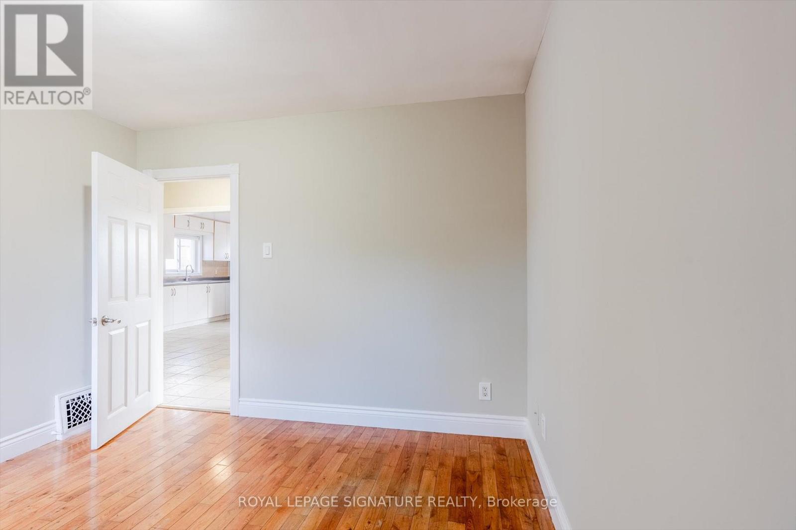 136 Meighen Avenue, Toronto, Ontario M4B 2H9 - Photo 26 - E12553298