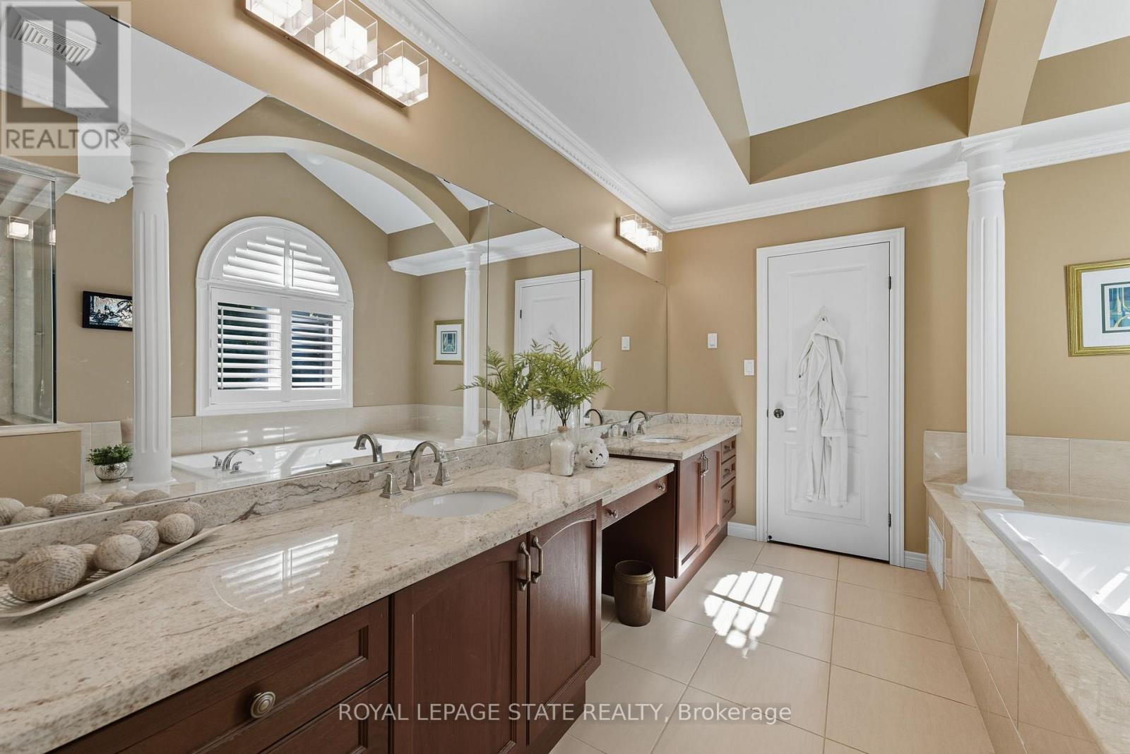 20 Lorupe Court, Hamilton, Ontario  L9G 0C8 - Photo 17 - X12440232